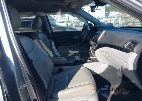 2017 Honda Pilot Touring из США, поврежденный, VIN 5FNYF5H94HB045277